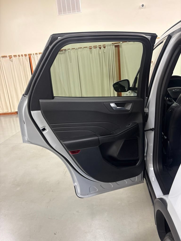 Used 2025 Ford Escape ST-Line Select AWD/4WD image 22