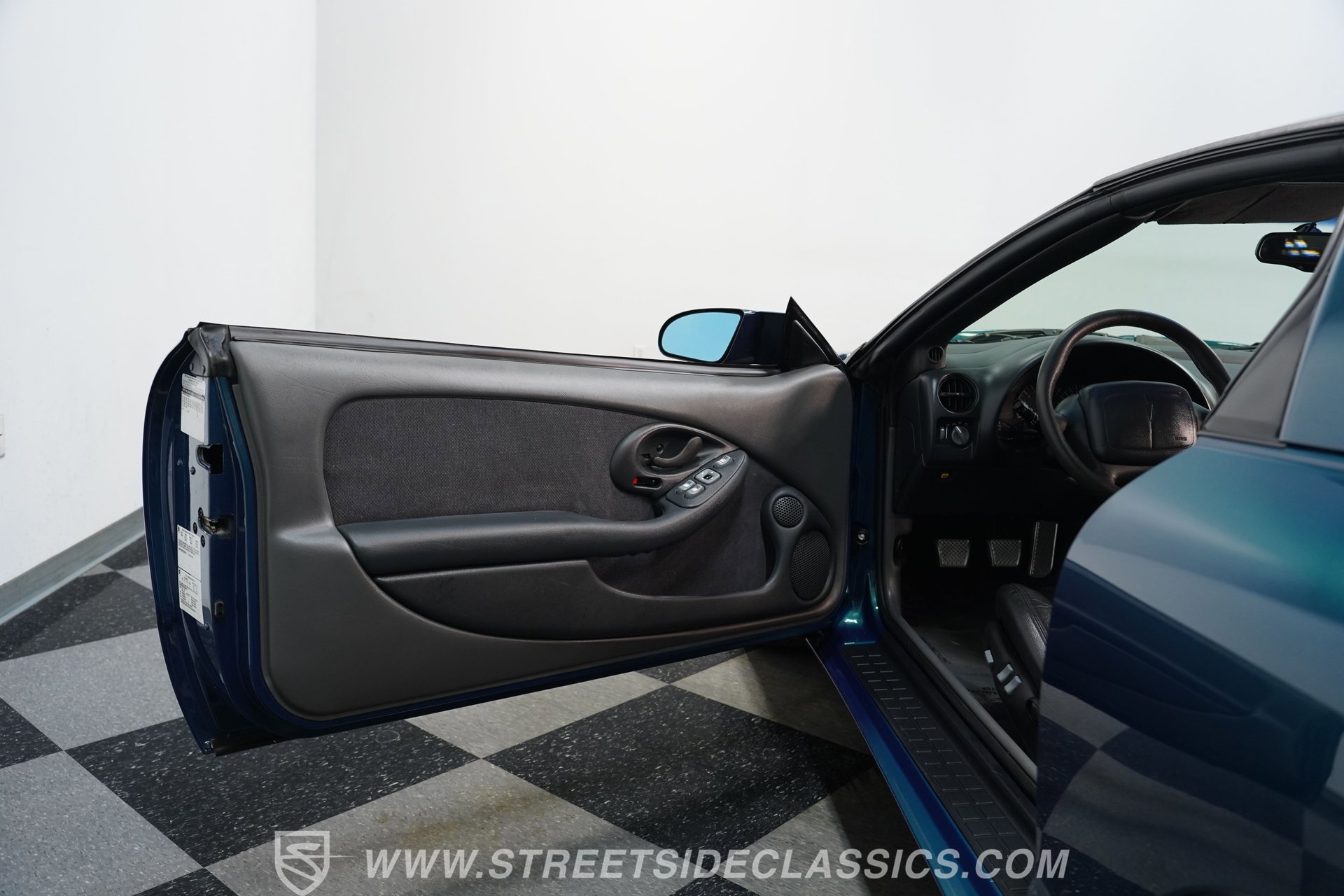 Used 1997 Pontiac Firebird Formula image 35