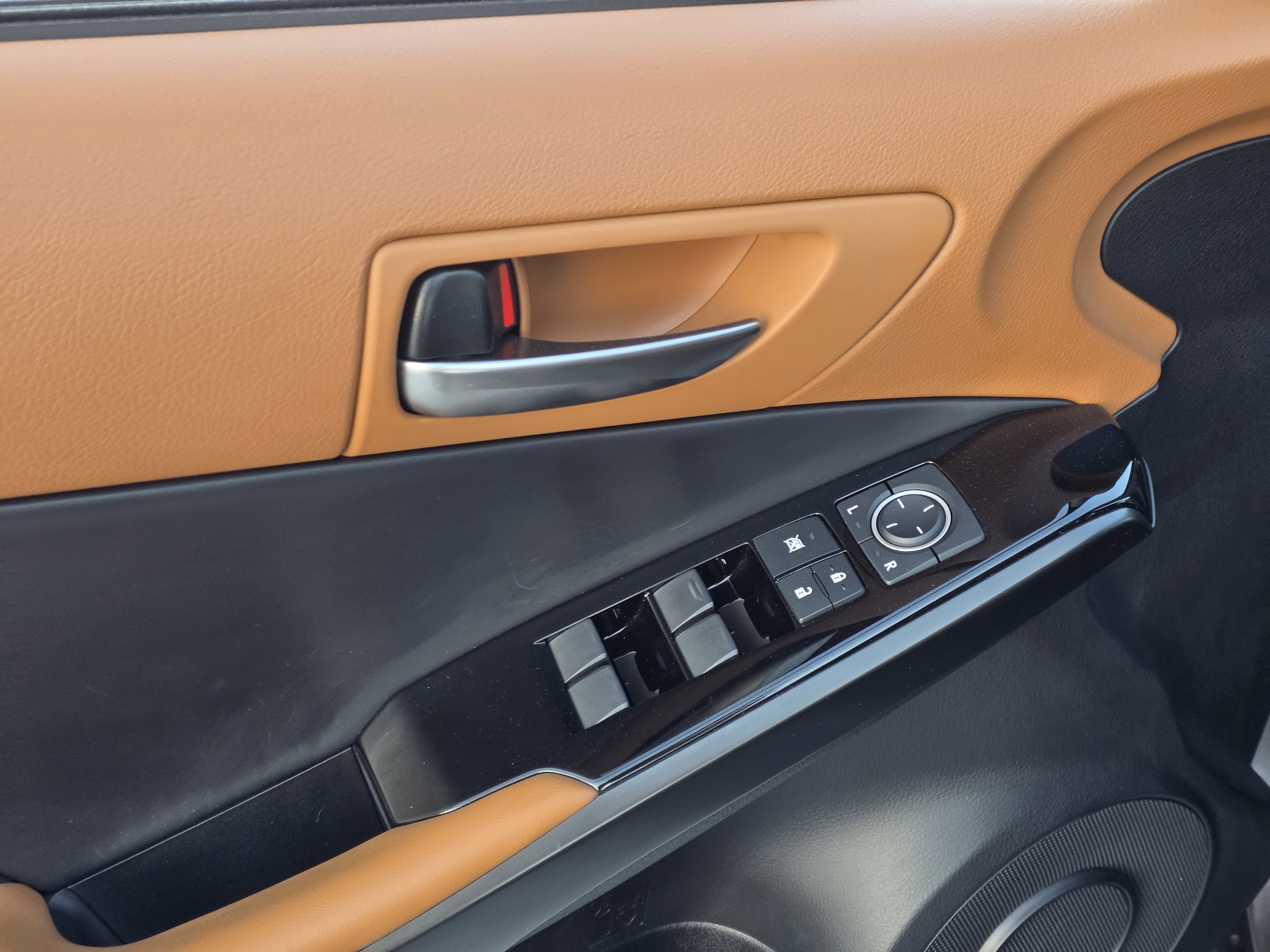 Used 2025 Lexus IS 350 F Sport image 9