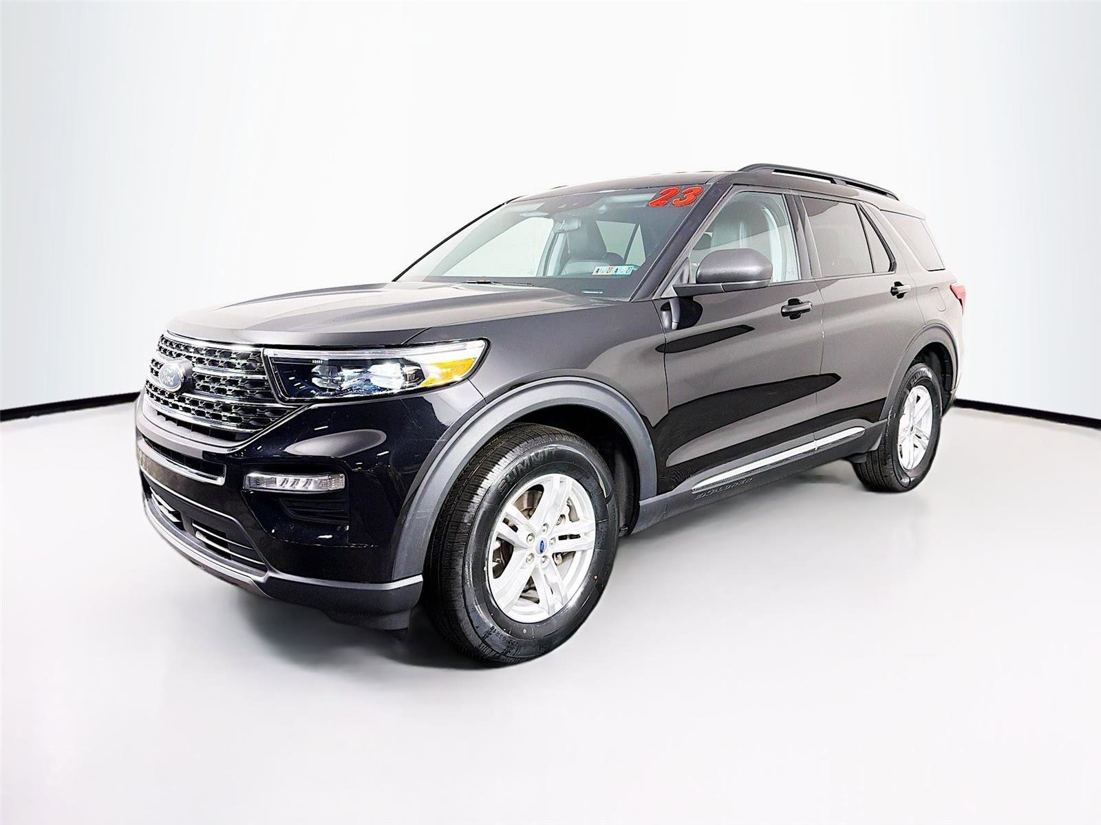 Used 2023 Ford Explorer XLT w/ Equipment Group 202A AWD/4WD image 3