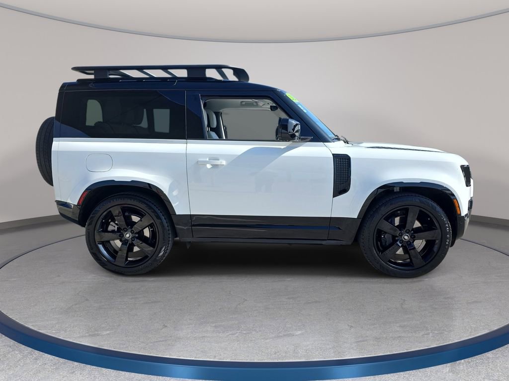 Used 2025 Land Rover Defender 90 X-Dynamic SE image 4