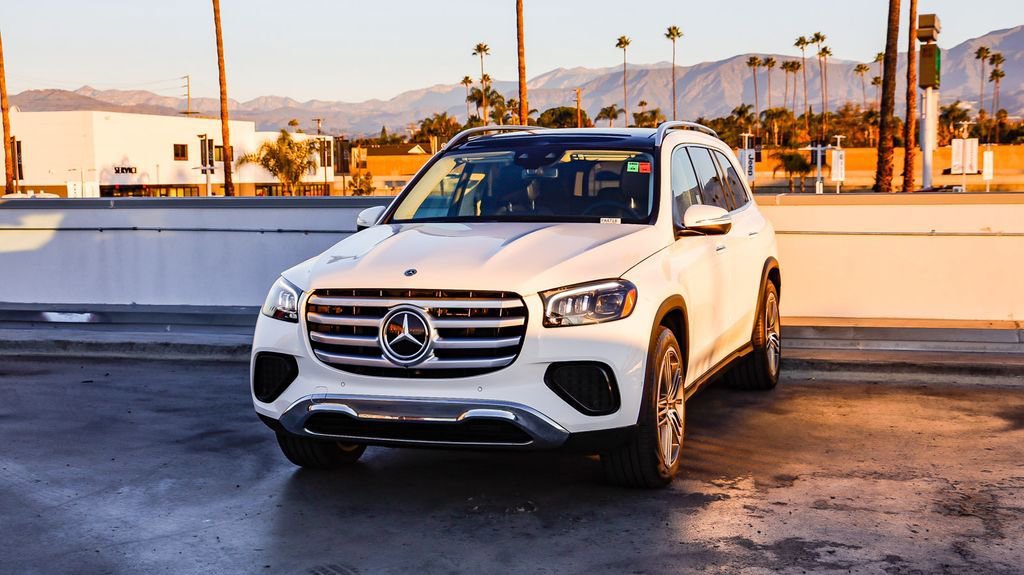 Used 2024 Mercedes-Benz GLS 450 4MATIC image 4