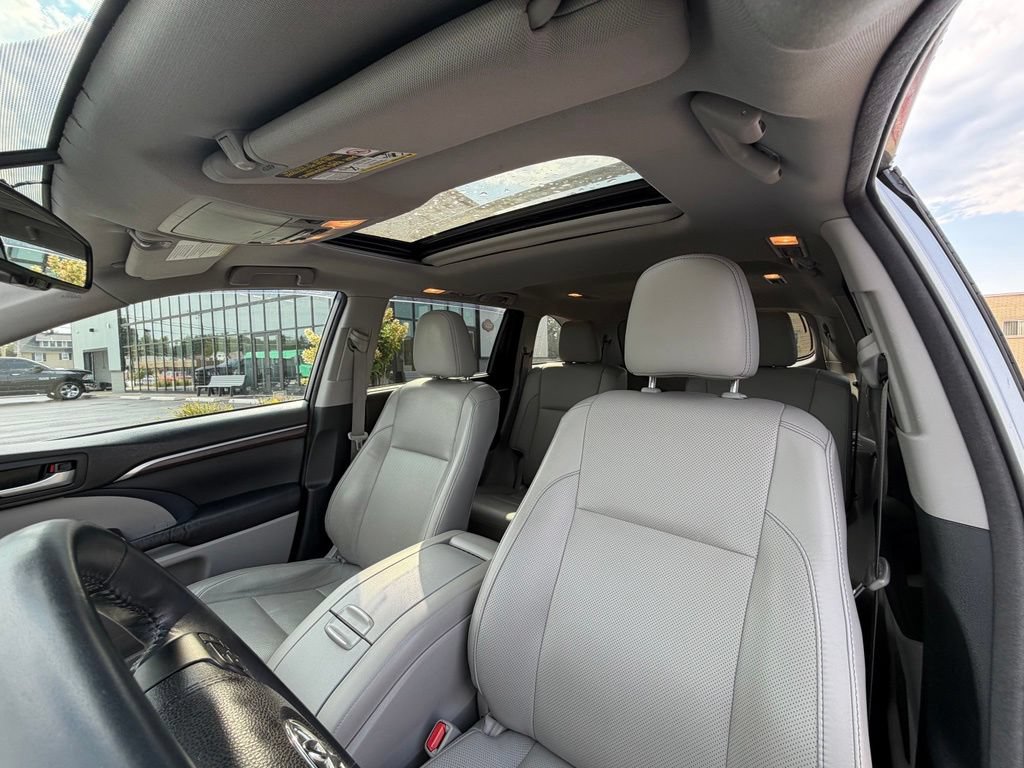 Used 2015 Toyota Highlander Limited AWD/4WD image 9