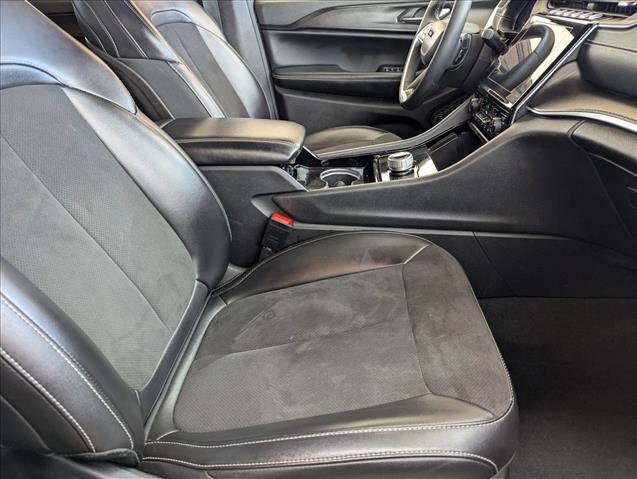 Used 2023 Jeep Grand Cherokee L Altitude image 24