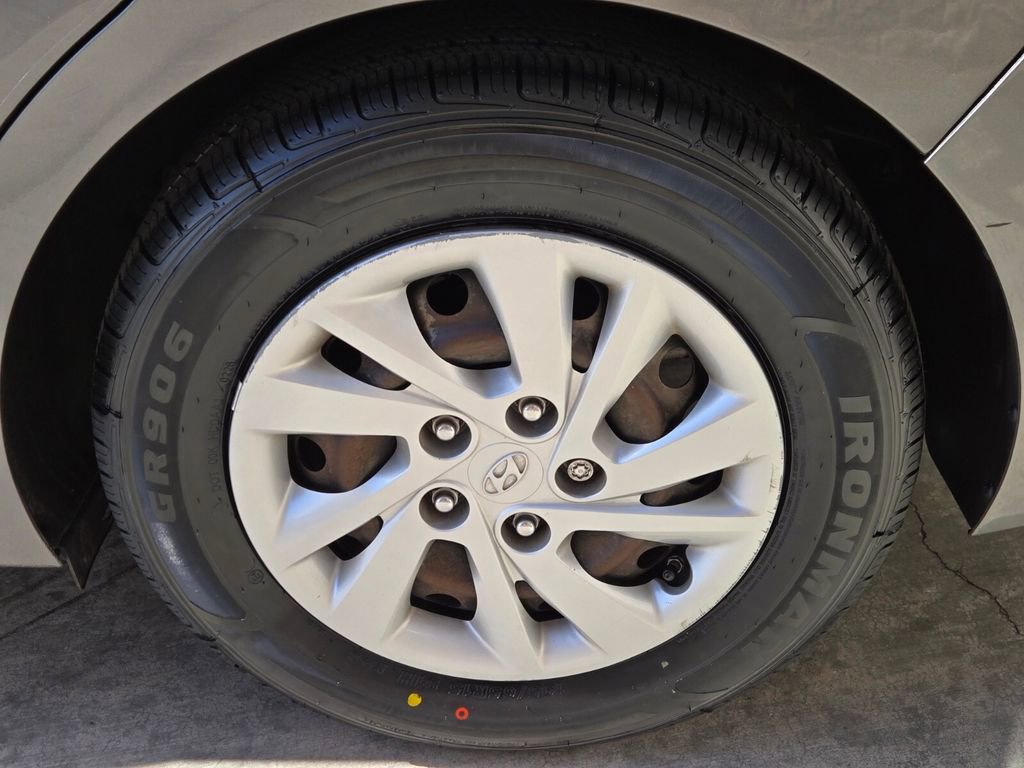 Used 2020 Hyundai Elantra SE FWD image 10