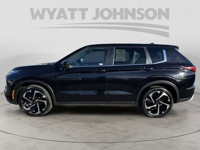 Used 2024 Mitsubishi Outlander SE image 2