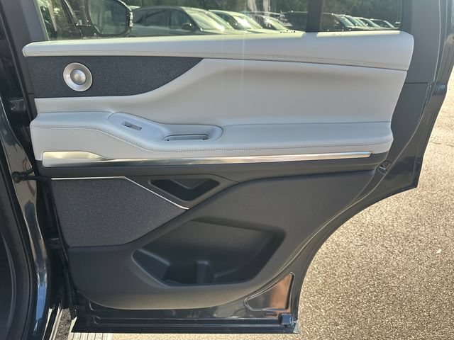 New 2026 Lincoln Navigator Reserve AWD/4WD image 17
