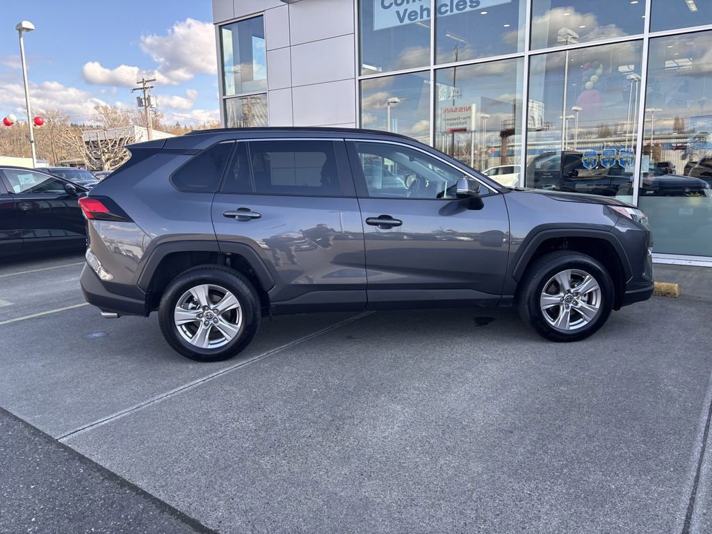 Used 2025 Toyota RAV4 XLE AWD/4WD image 8