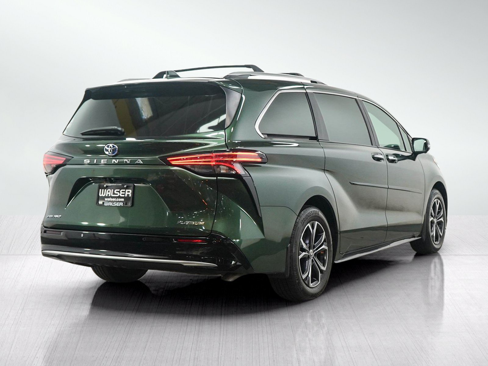 Used 2025 Toyota Sienna Platinum AWD/4WD image 5