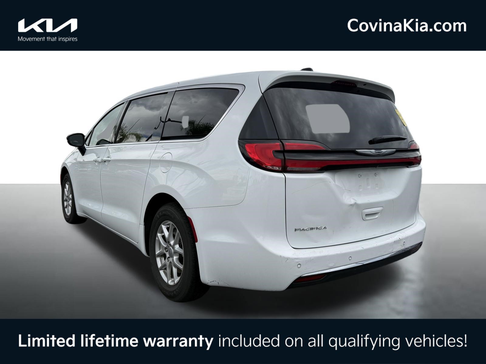 Used 2024 Chrysler Pacifica Touring-L FWD image 5
