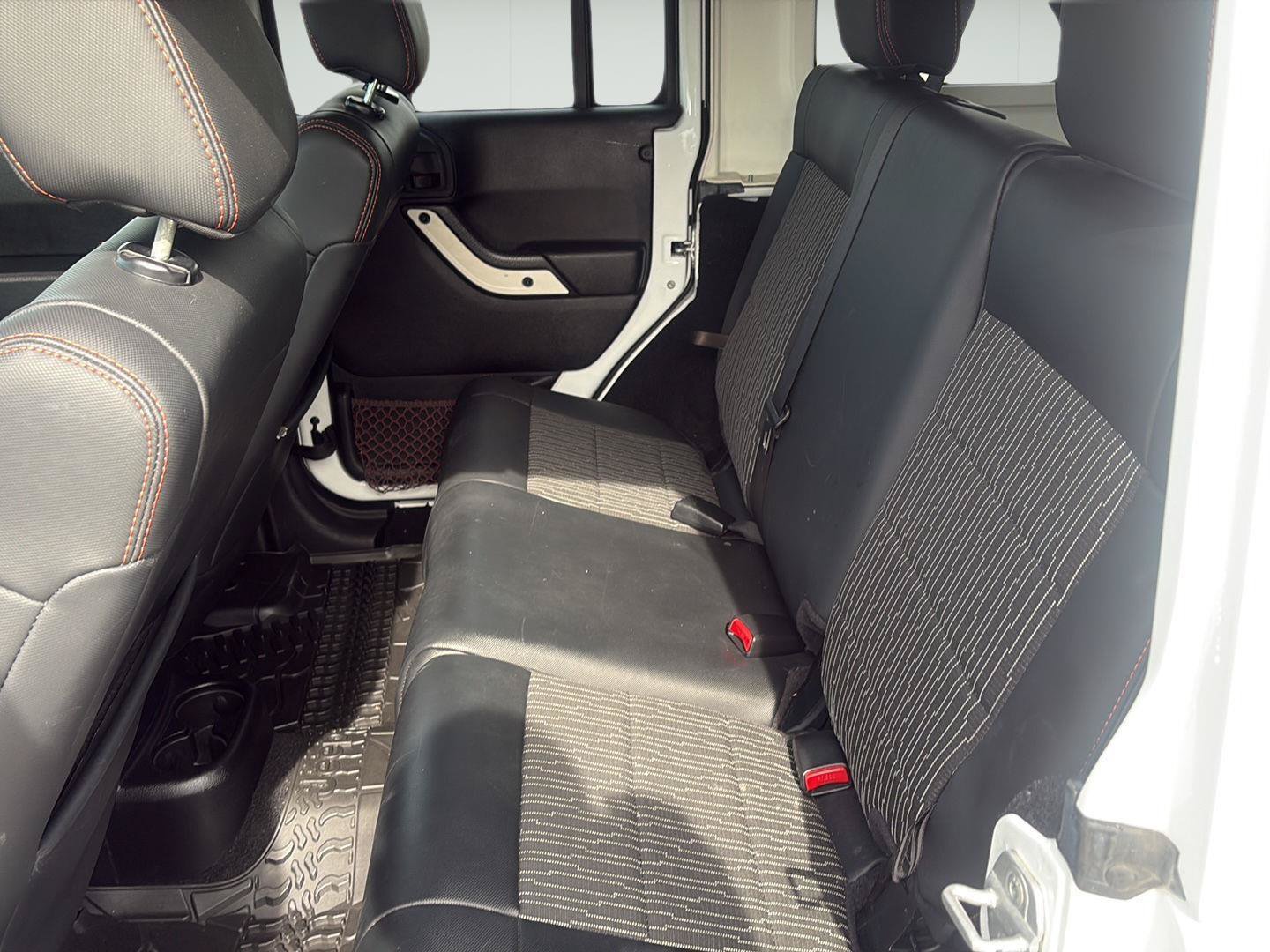 Used 2012 Jeep Wrangler Unlimited Sahara AWD/4WD image 21
