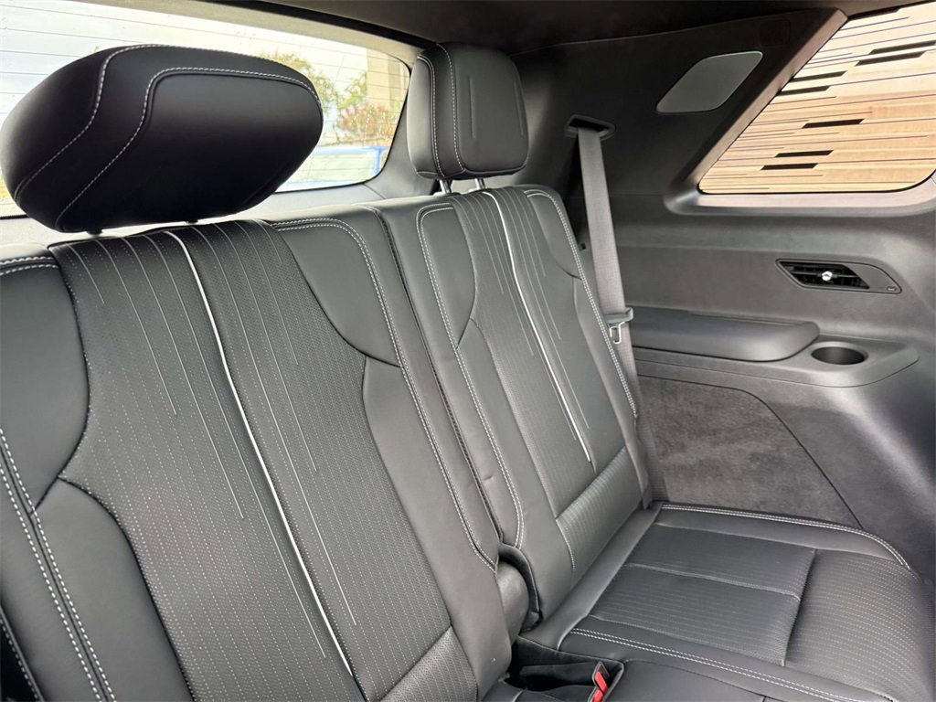 New 2026 Cadillac Vistiq Luxury w/ LPO, Floor Liner Package image 16