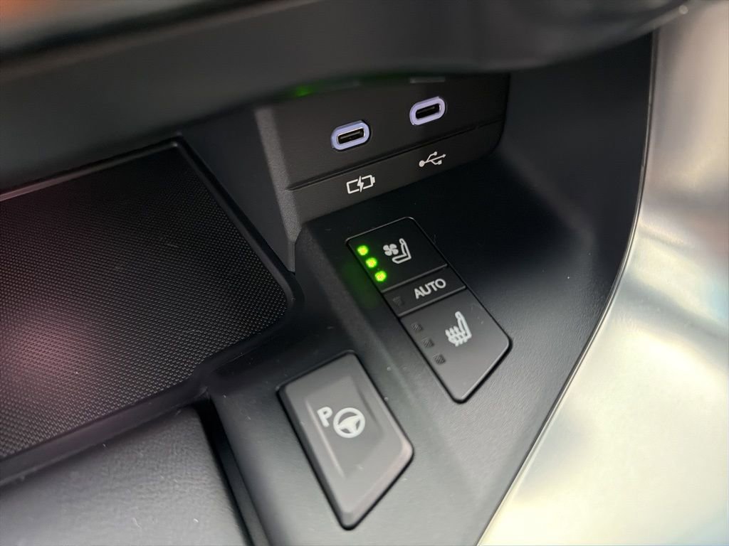 New 2026 Lexus LX 700h Luxury image 18