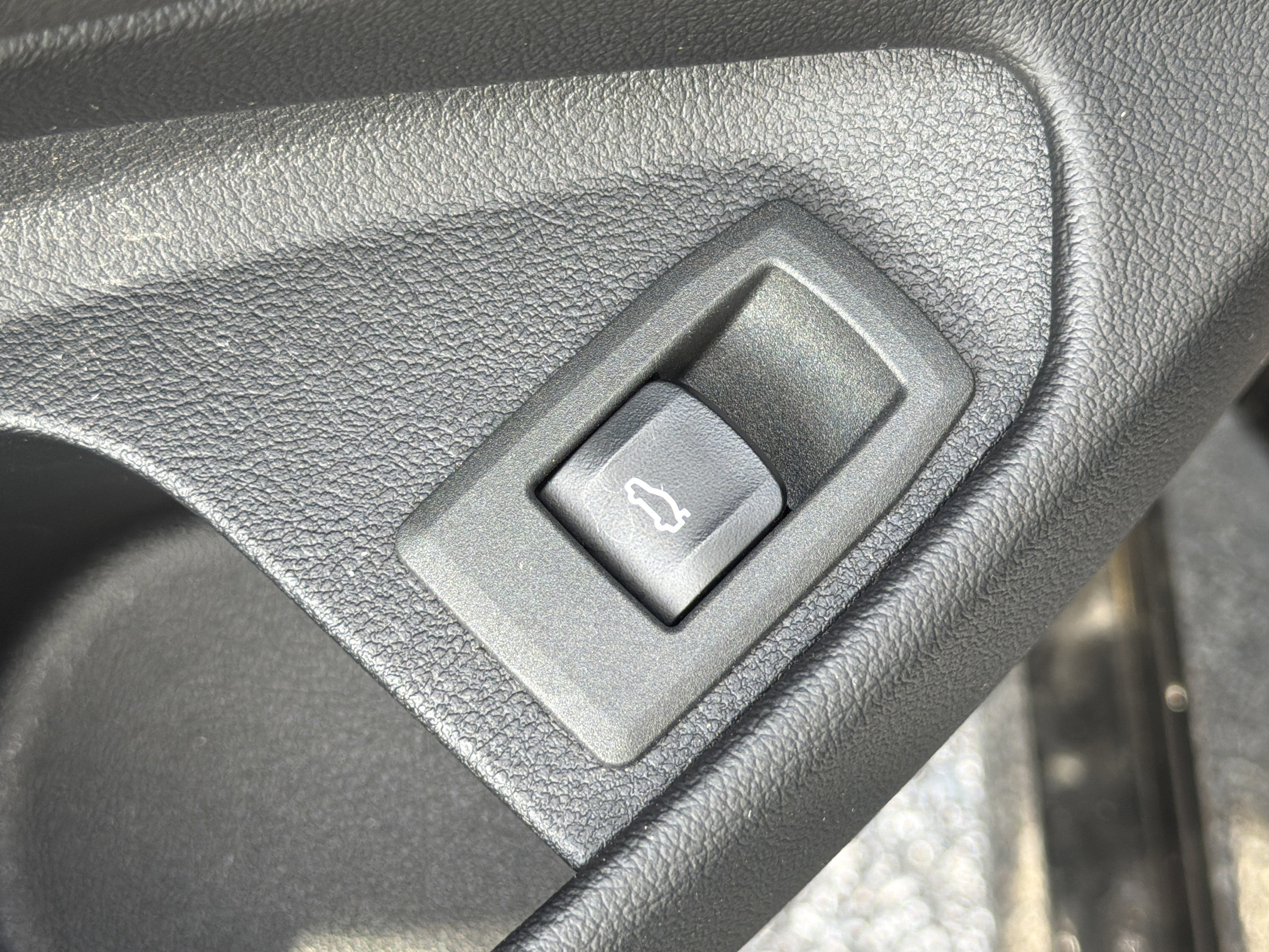 Used 2025 BMW 430i Coupe w/ M Sport Package image 18