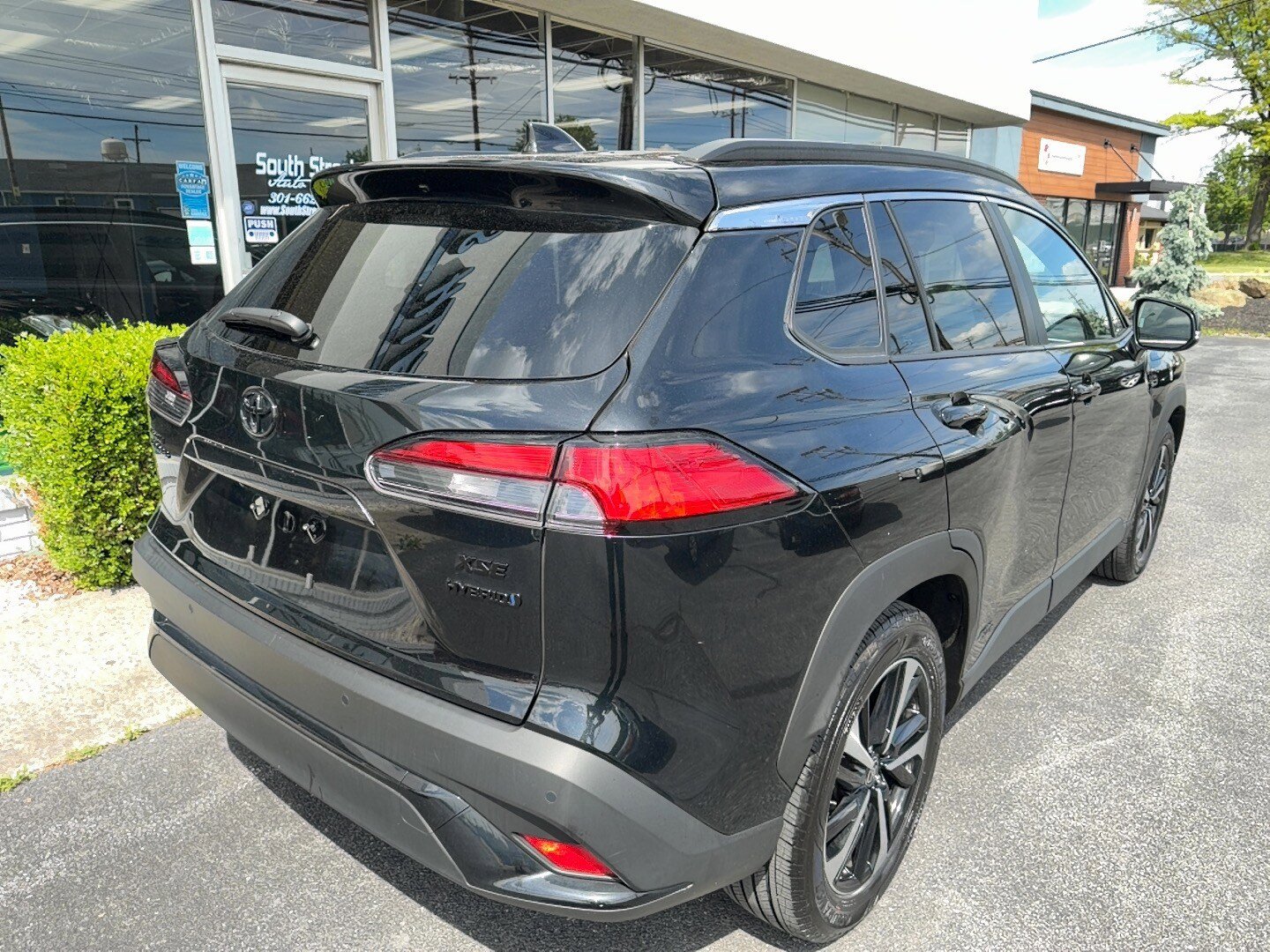 Used 2024 Toyota Corolla Cross AWD Hybrid image 3