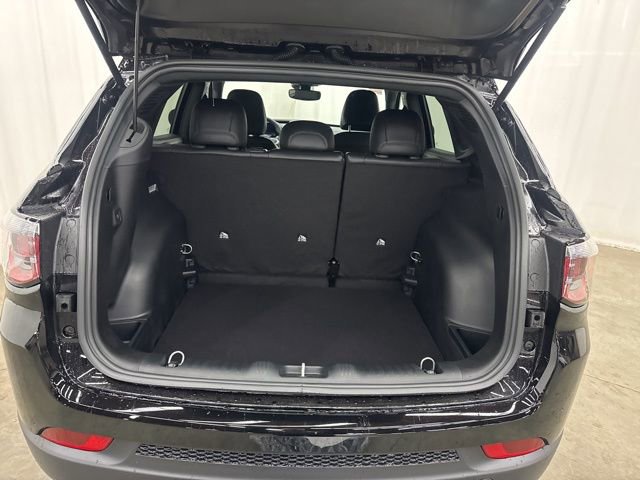New 2026 Jeep Compass Latitude image 17