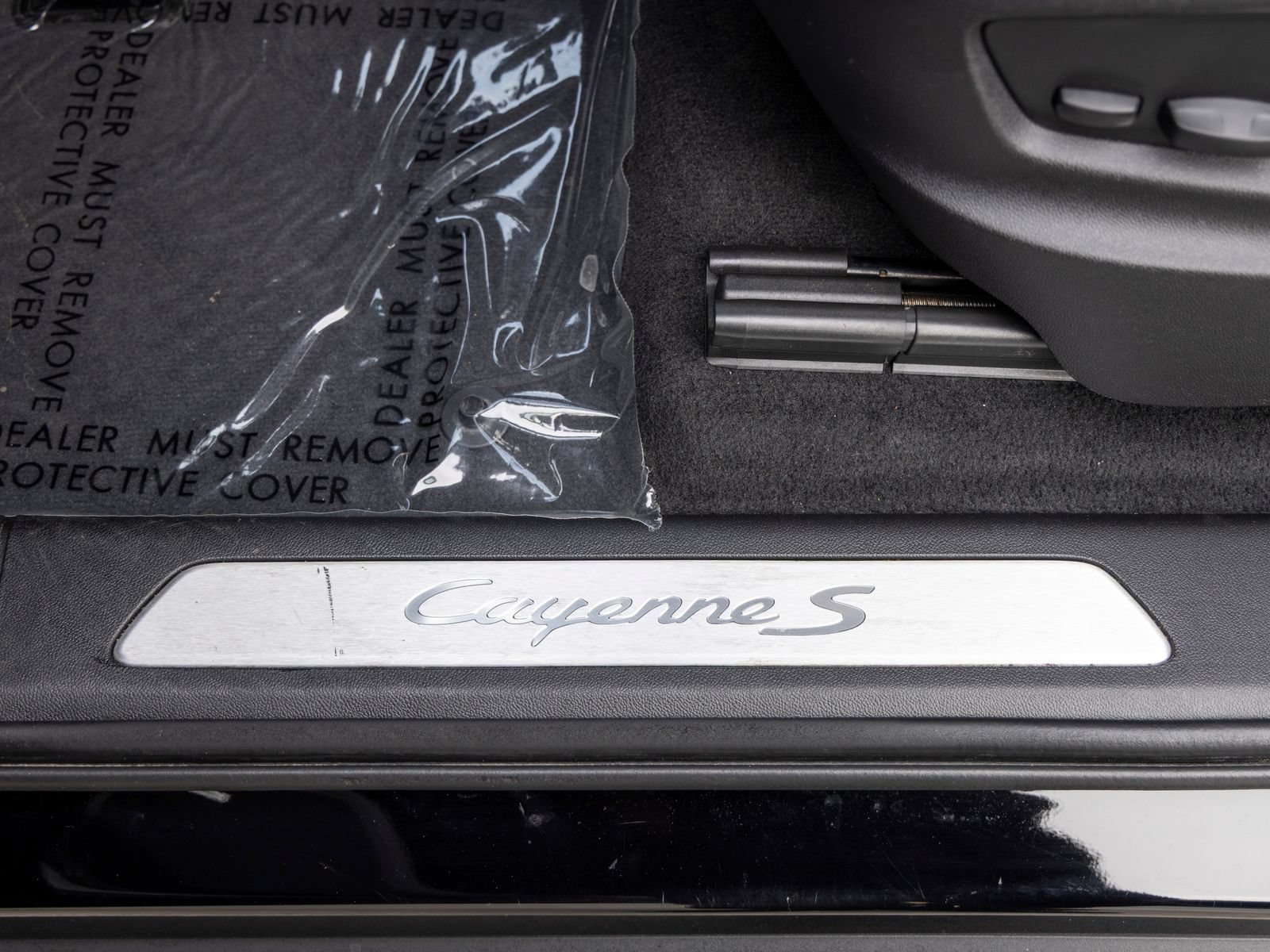Certified 2022 Porsche Cayenne S AWD/4WD image 28