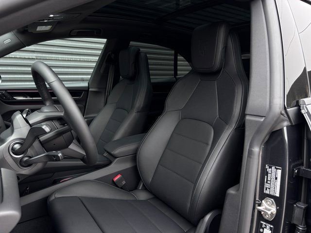 New 2026 Porsche Macan 4 Electric image 5