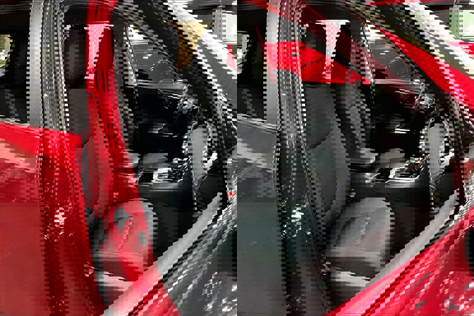 Used 2021 Toyota RAV4 LE image 9