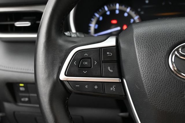 Used 2022 Toyota Highlander XLE AWD/4WD image 23