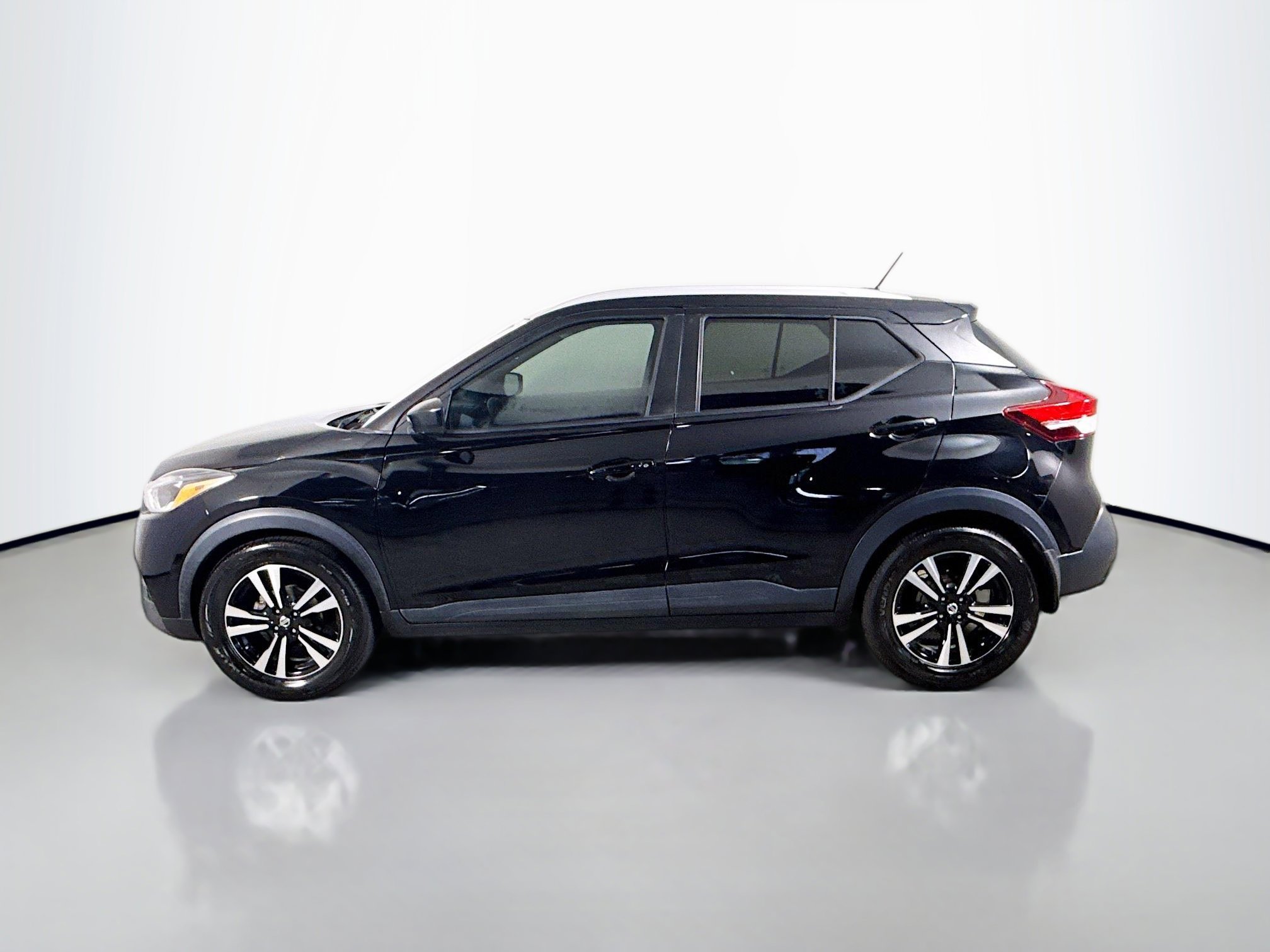 Used 2018 Nissan Kicks SV FWD image 6