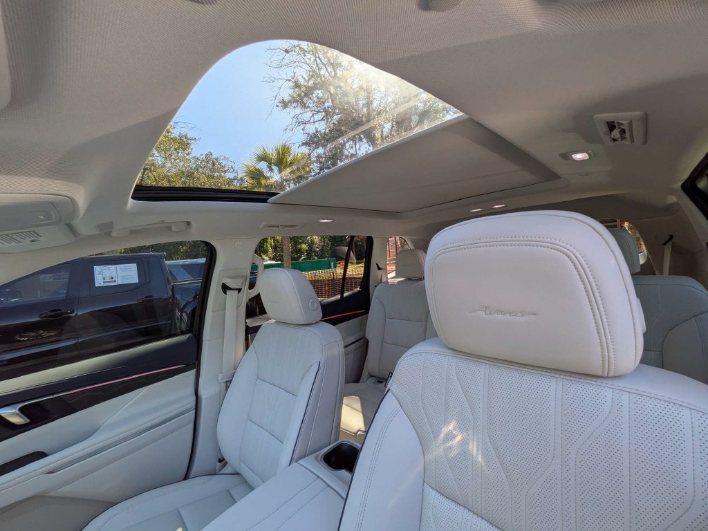 Used 2027 Buick Enclave Avenir w/ LPO, Illumination Package FWD image 21