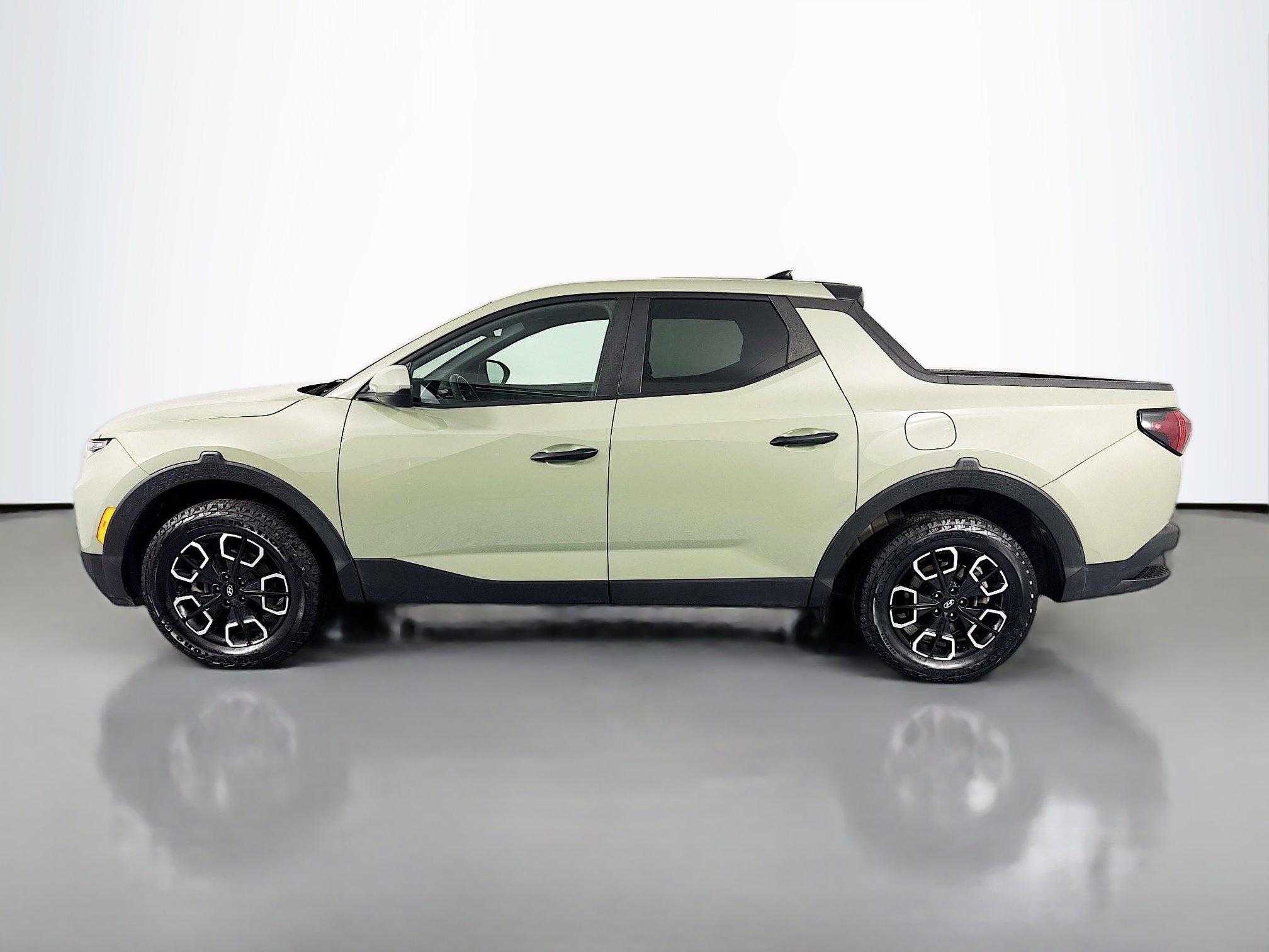 Used 2023 Hyundai Santa Cruz SE image 8