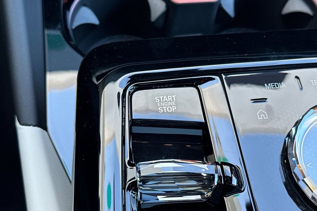 New 2026 BMW 550e xDrive 550e xDrive w/ Executive Package image 25