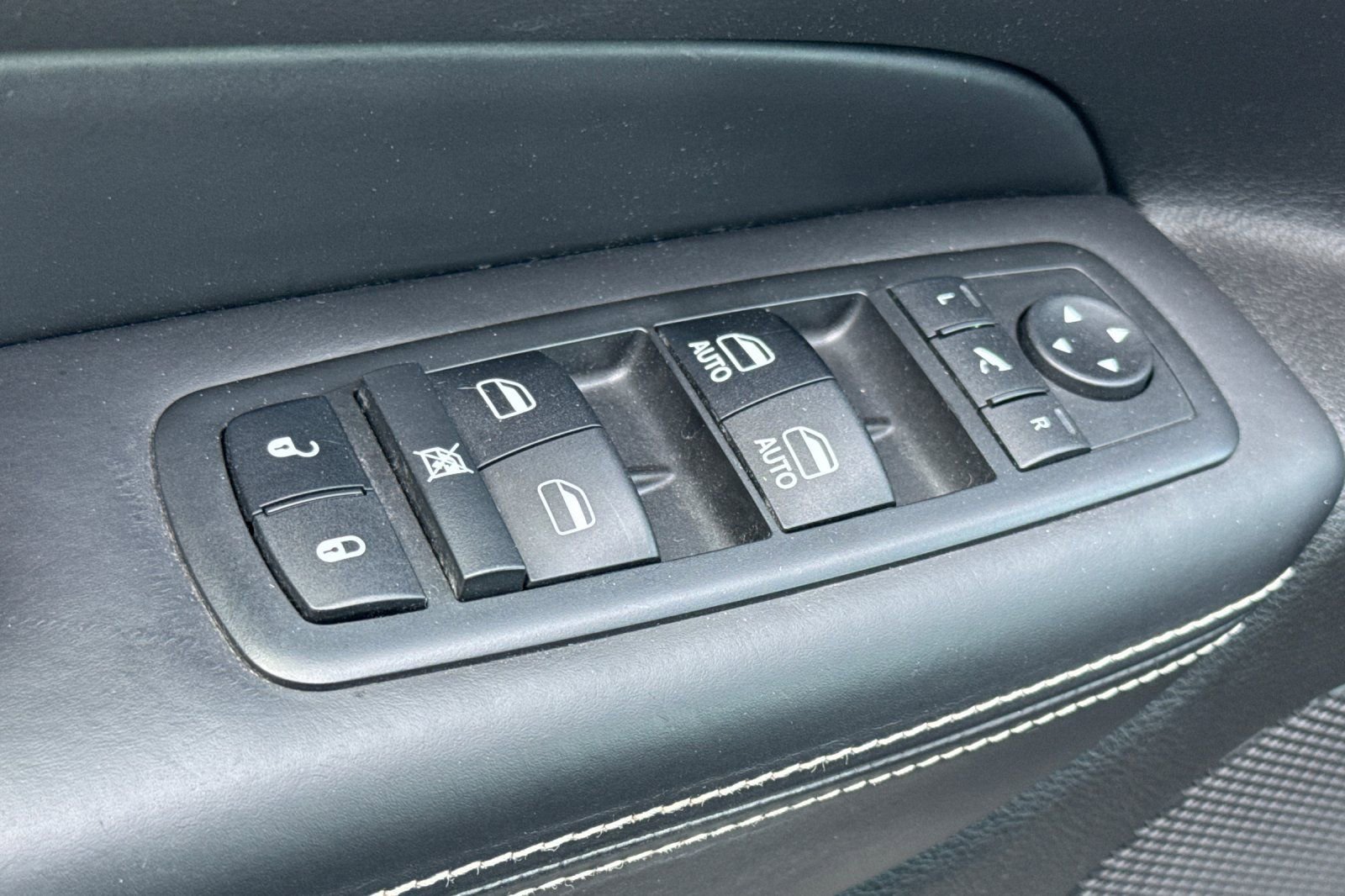 Used 2017 Jeep Grand Cherokee Overland image 15