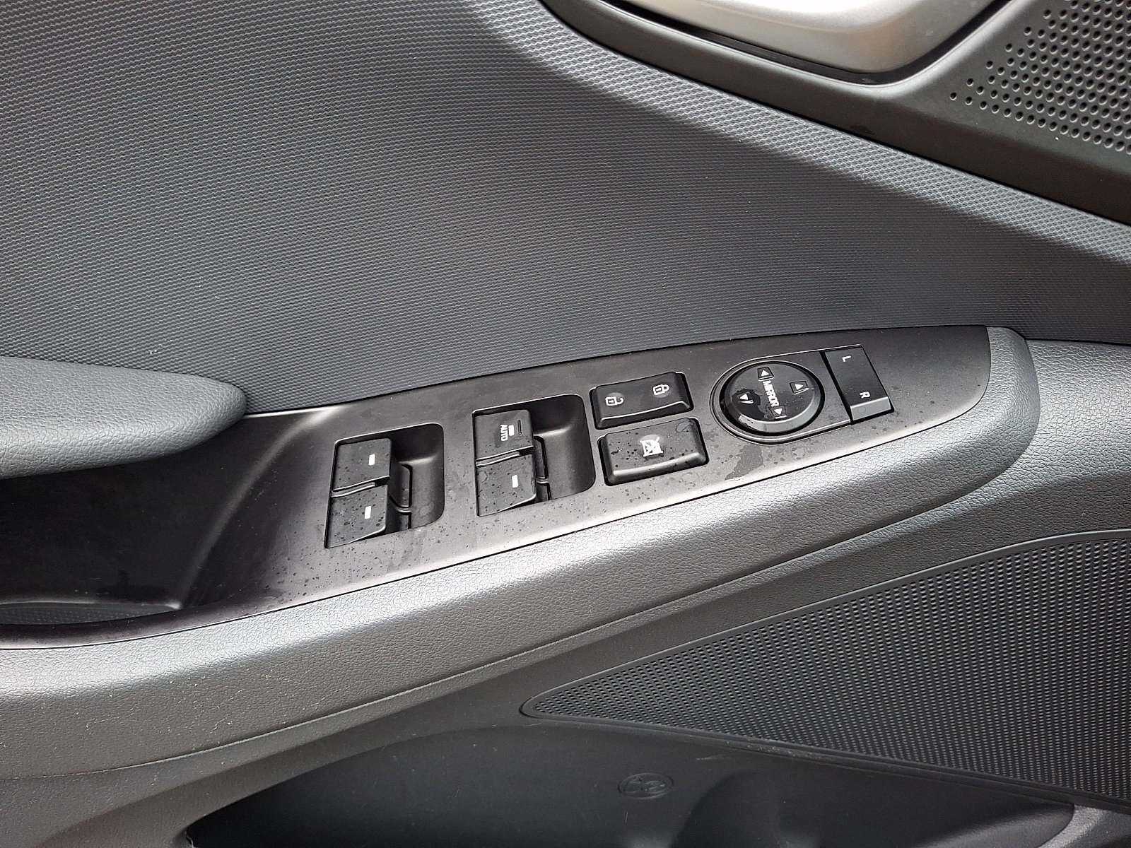 Used 2019 Hyundai Ioniq Plug-In Hybrid image 23