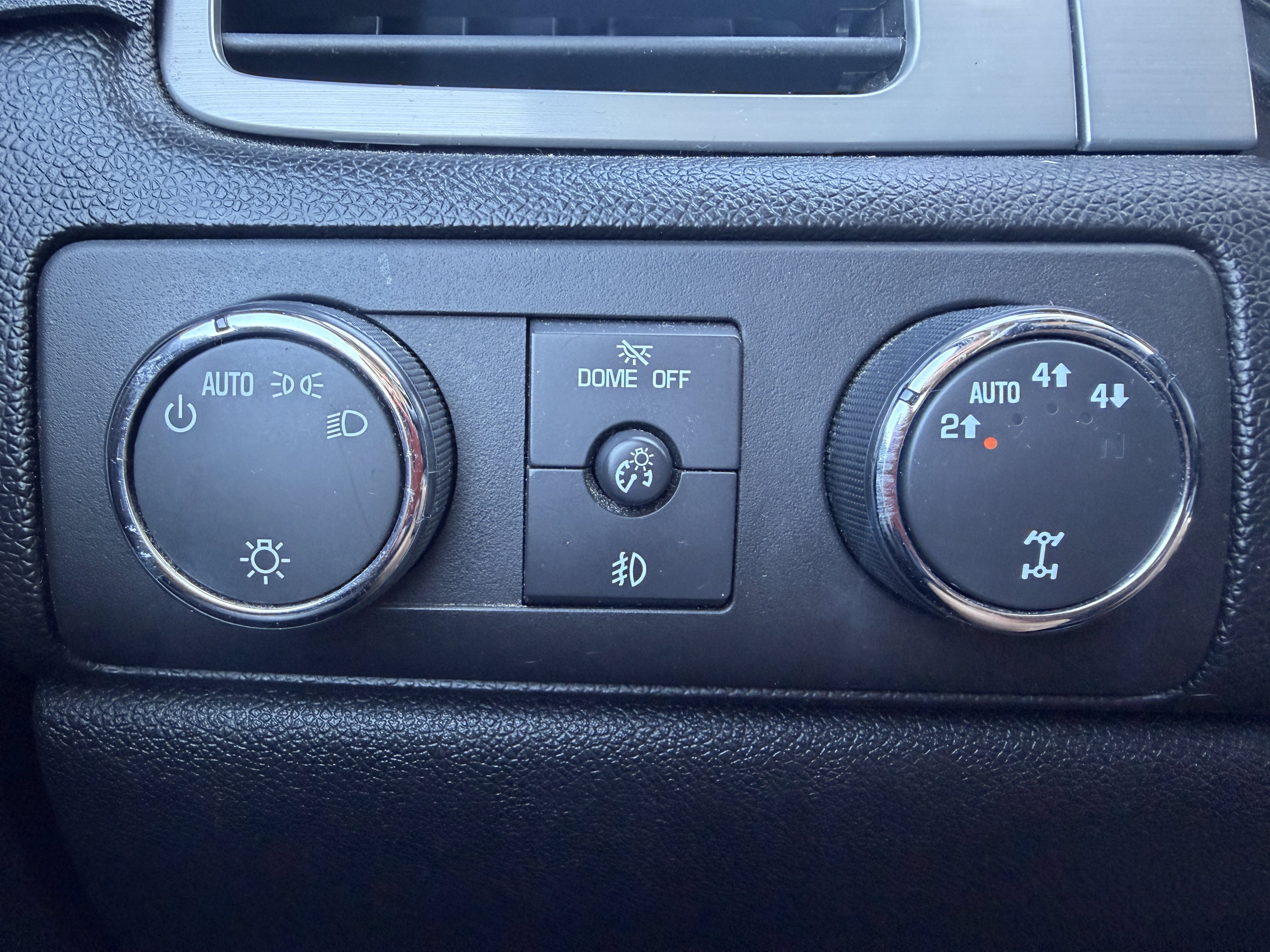 Used 2009 Chevrolet Suburban LT w/ Luxury Package AWD/4WD image 31