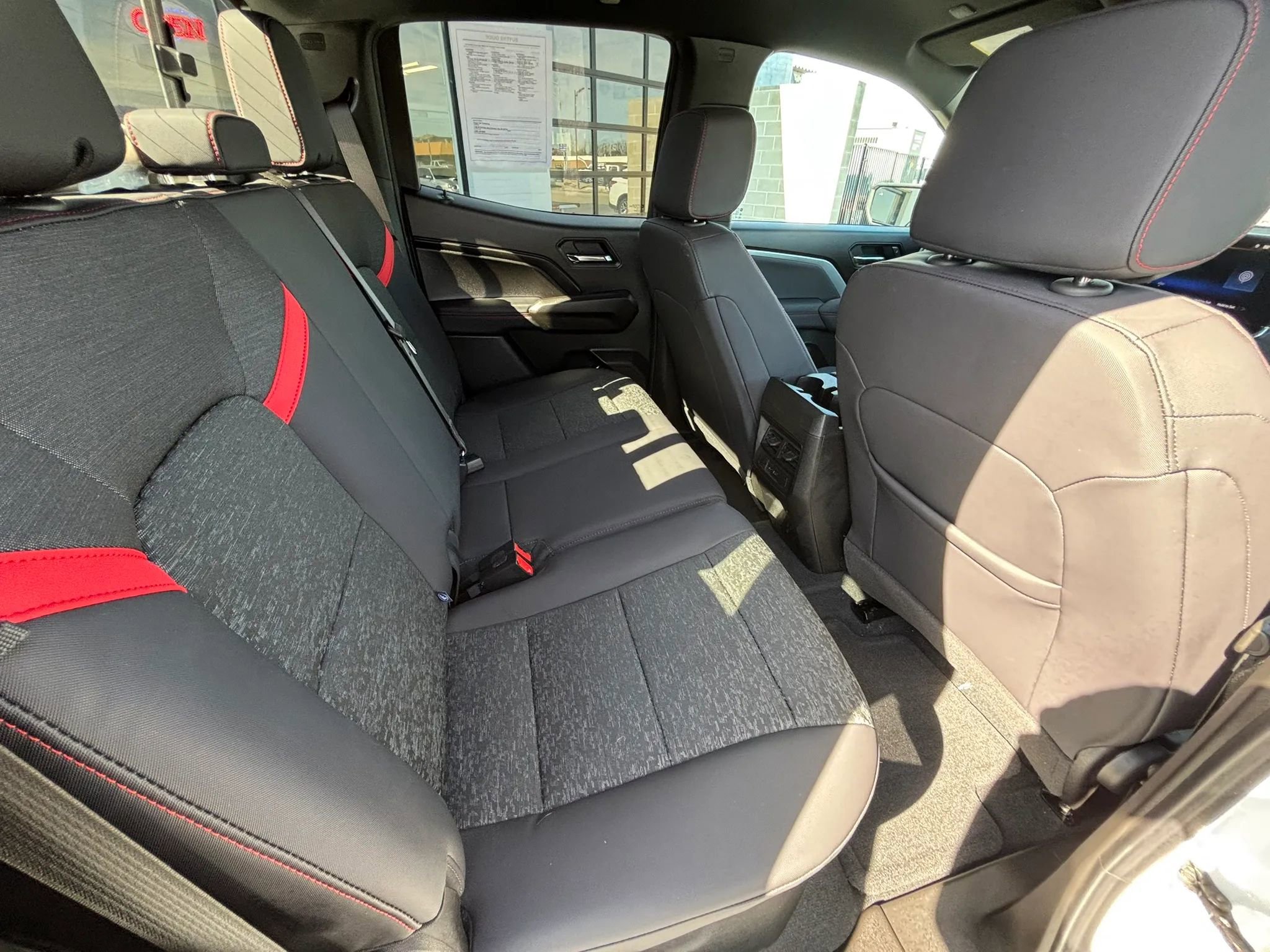 Used 2025 Chevrolet Colorado Z71 image 14