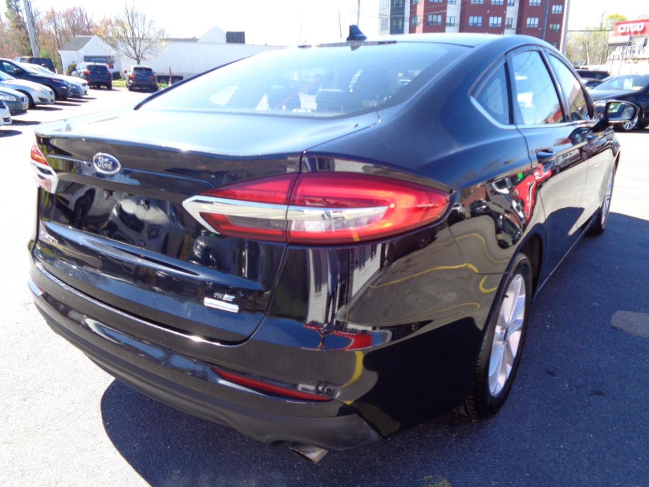 Used 2020 Ford Fusion SE FWD image 19