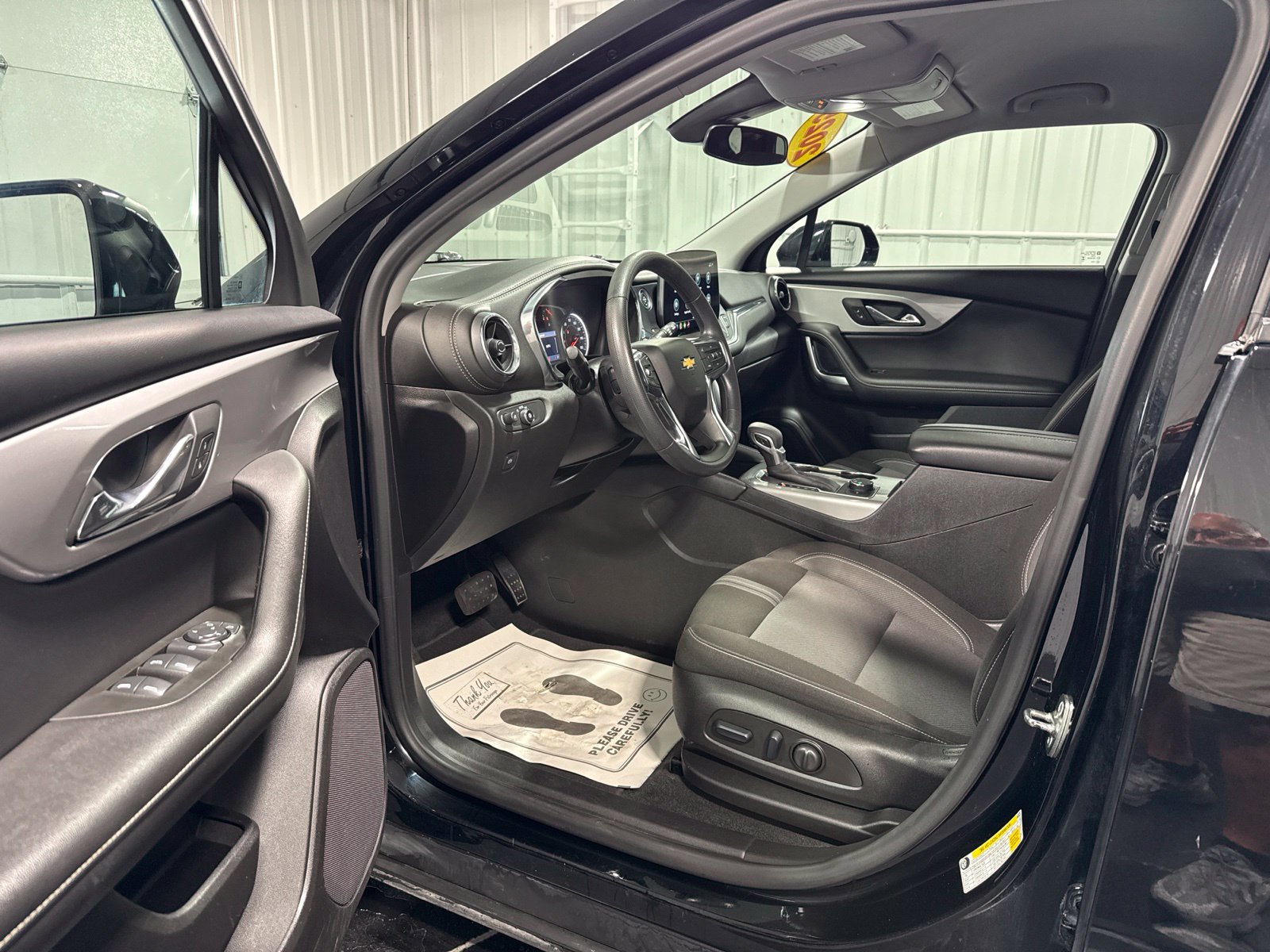 Used 2025 Chevrolet Blazer LT AWD/4WD image 19