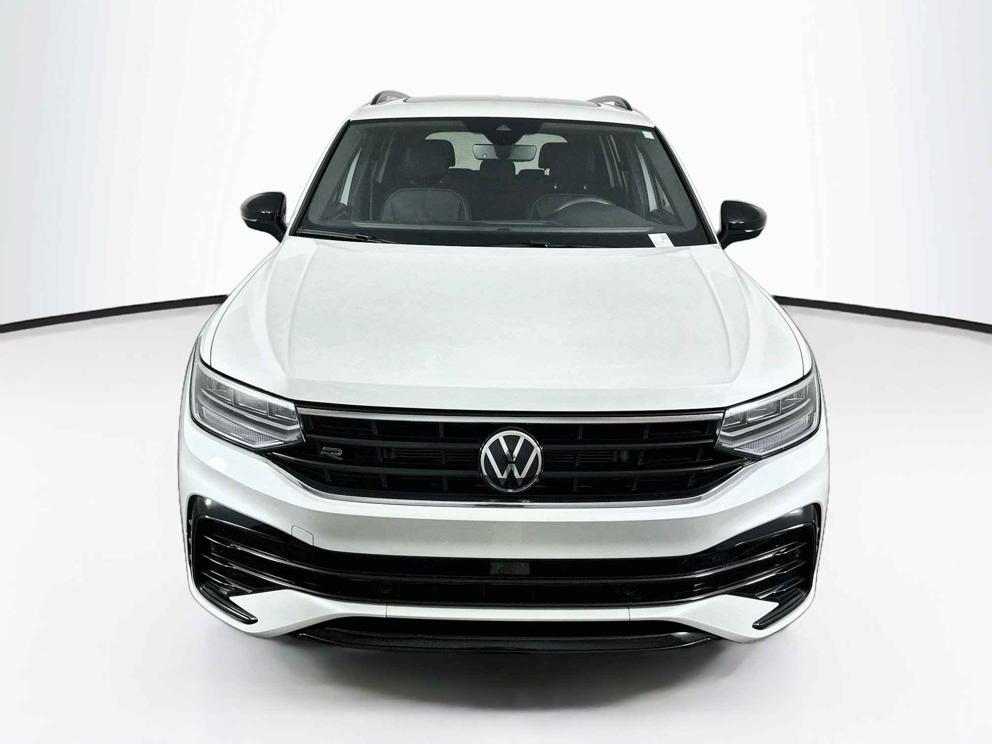 Used 2023 Volkswagen Tiguan SE R-Line FWD image 2