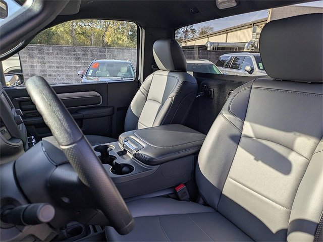 Used 2024 RAM 2500 Tradesman w/ Chrome Appearance Group image 16