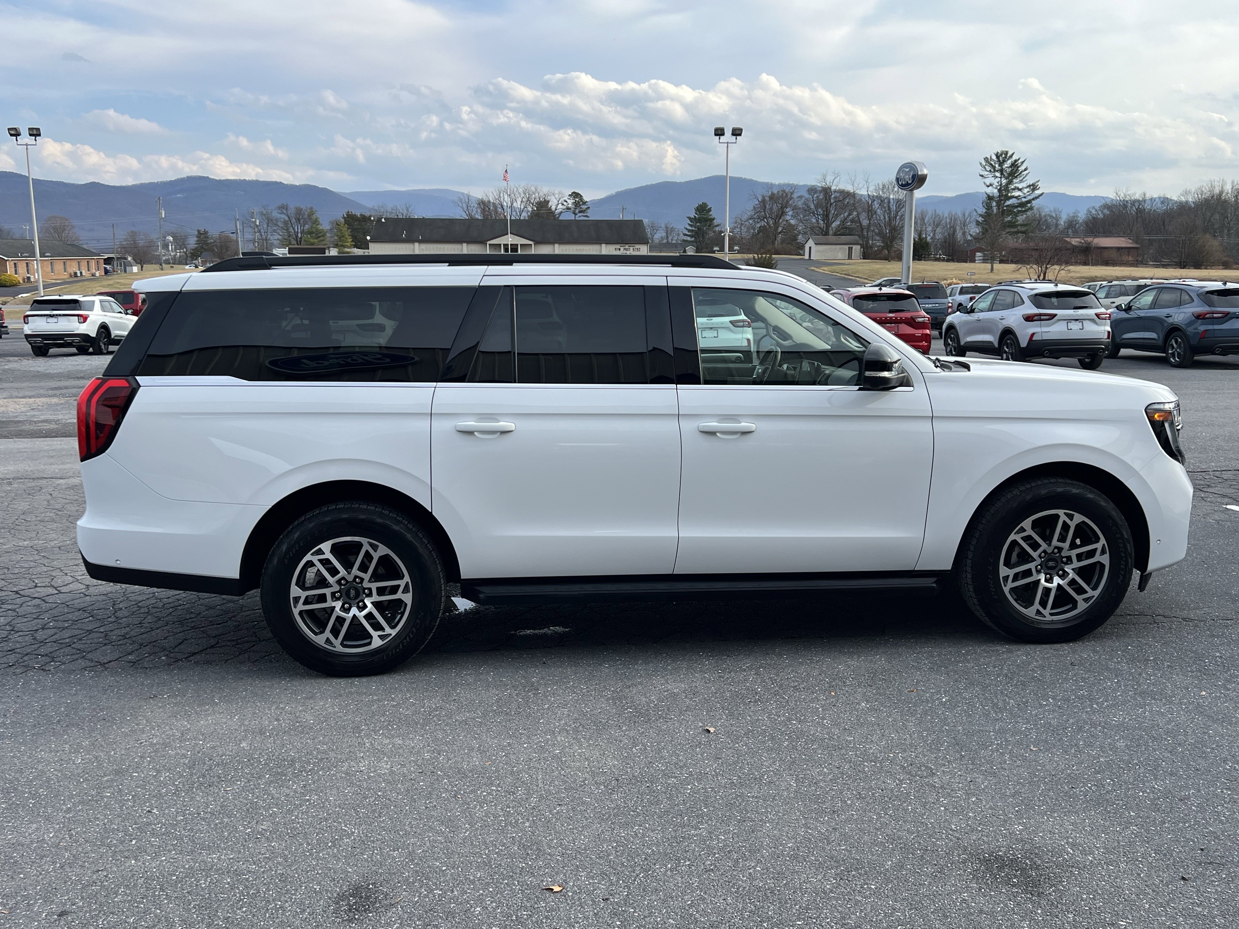 Used 2025 Ford Expedition Max Active AWD/4WD image 6