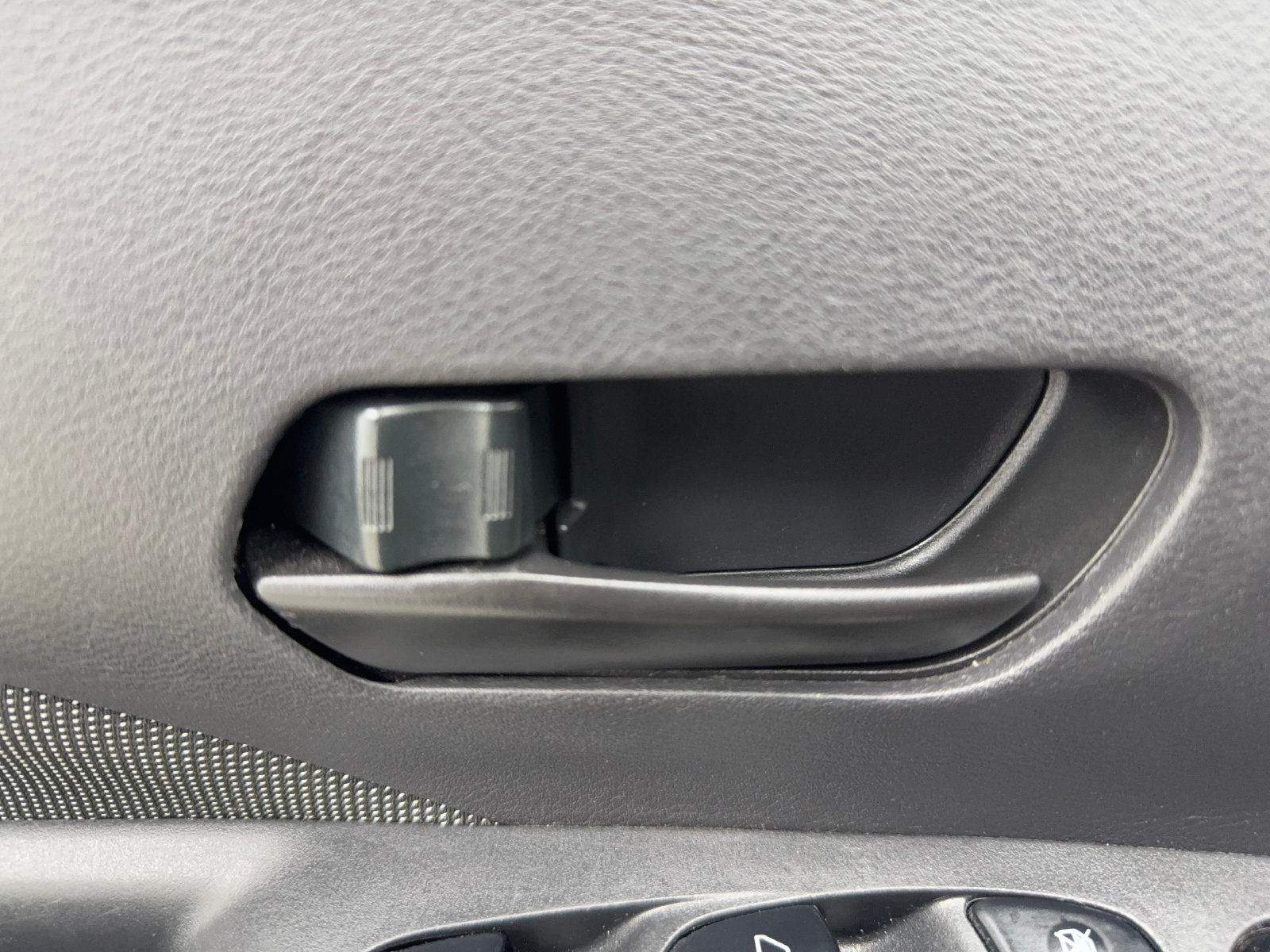 Used 2020 Nissan Kicks S FWD image 33