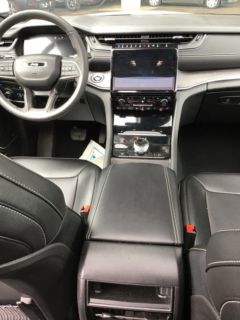 Used 2024 Jeep Grand Cherokee Limited 4xe image 7