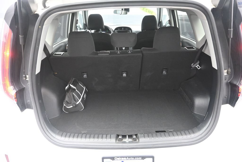 Used 2023 Kia Soul LX FWD image 29