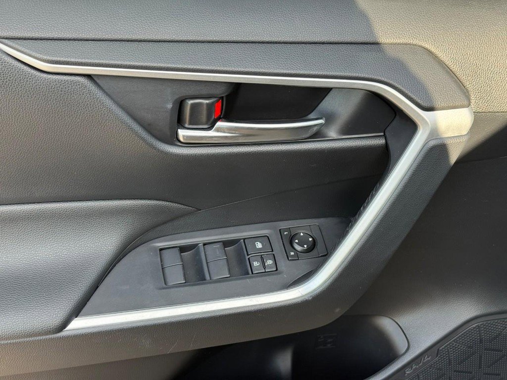 Used 2019 Toyota RAV4 XLE w/ Convenience Package image 18
