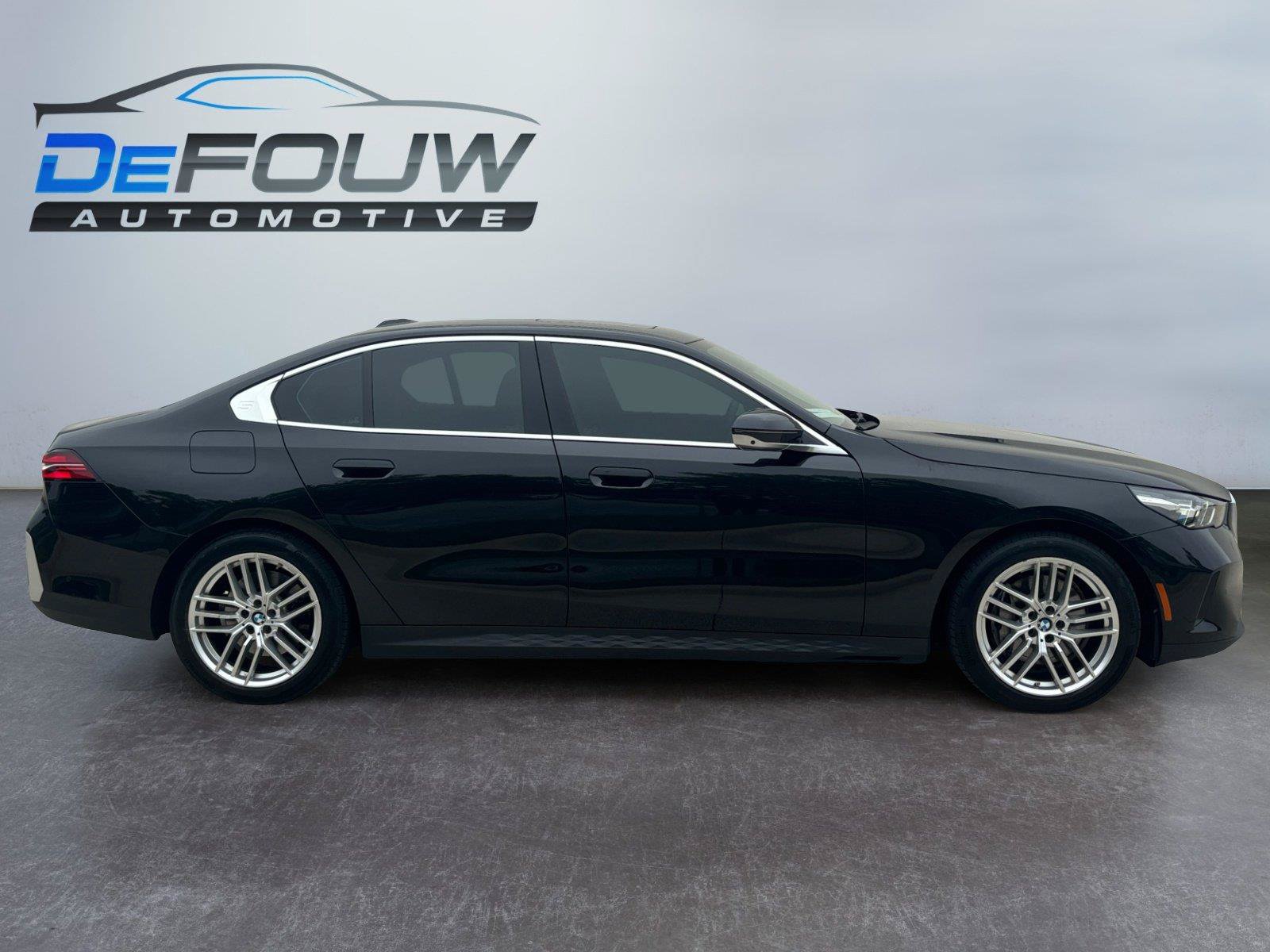 Used 2024 BMW 540i xDrive w/ Premium Package AWD/4WD image 2