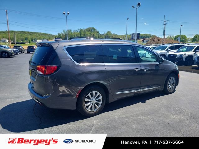Used 2018 Chrysler Pacifica Touring-L w/ Advanced Safetytec Group FWD image 4
