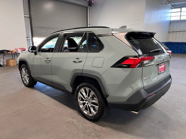 Used 2021 Toyota RAV4 XLE Premium image 5