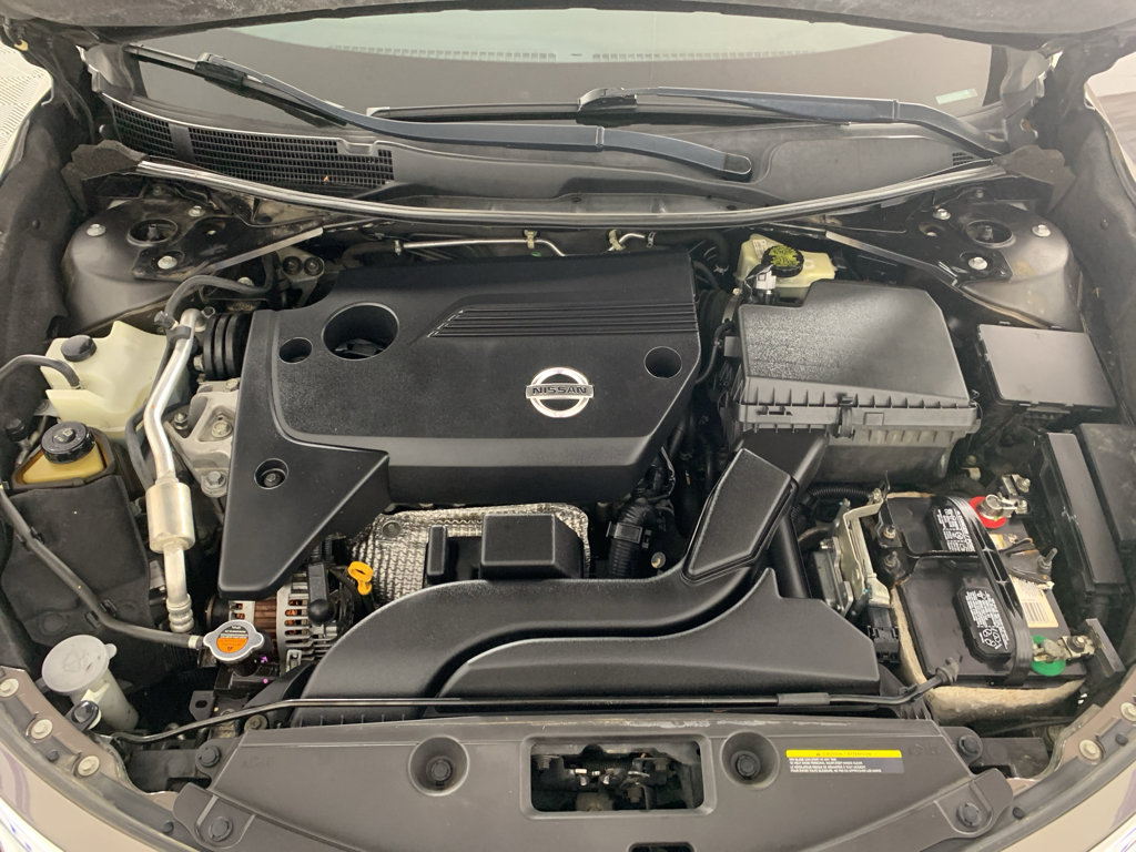 Used 2015 Nissan Altima 2.5 S w/ Sport Value Package image 6