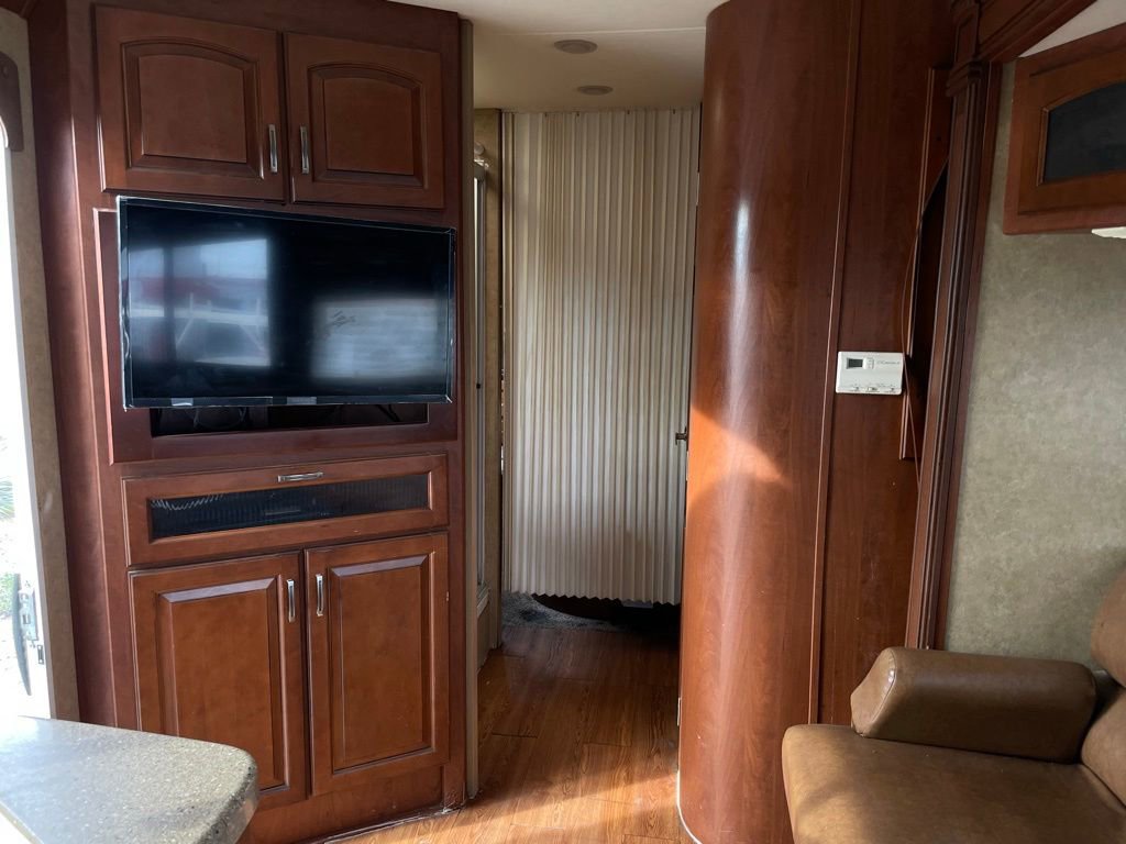 Used 2013 Ford E-450 and Econoline 450 Super Duty w/ Motorhome Prep Pkg RWD image 38