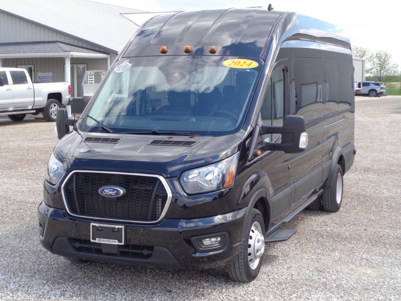 Used 2024 Ford Transit 350 XLT RWD image 2