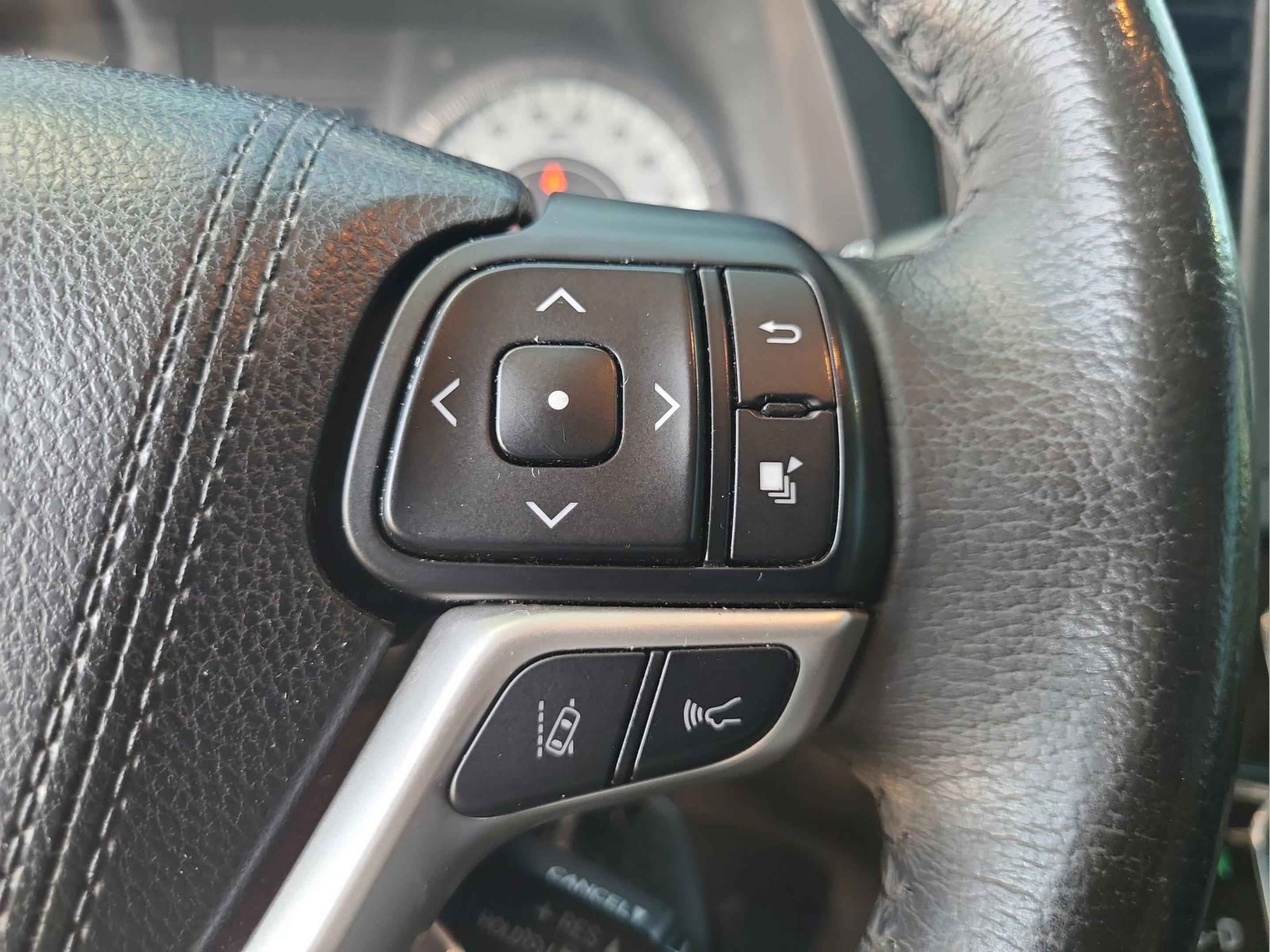 Used 2018 Toyota Sienna SE FWD image 10