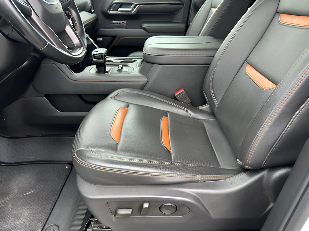 Used 2025 GMC Sierra 1500 AT4 w/ AT4 Premium Package AWD/4WD image 11