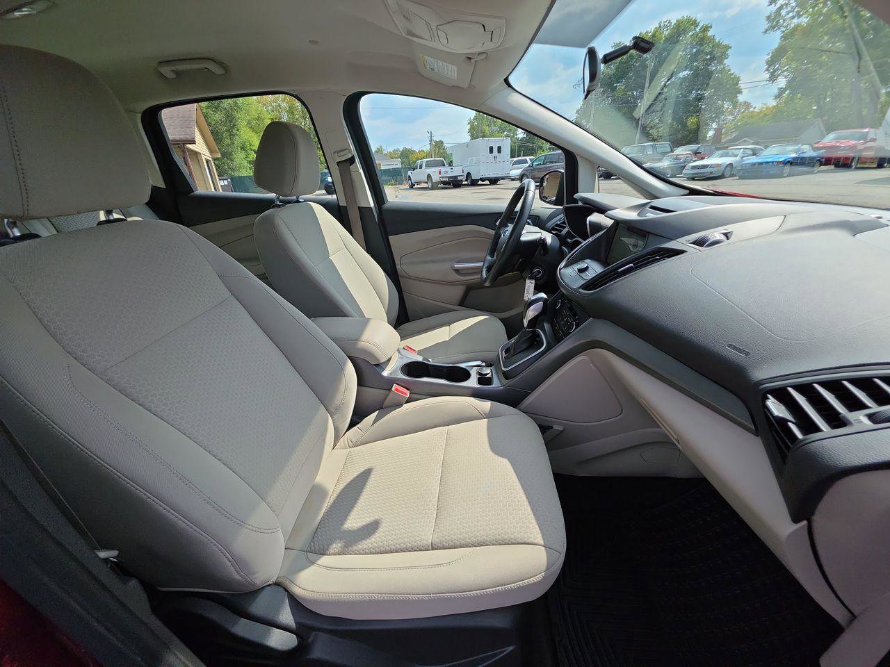 Used 2017 Ford C-MAX Energi SE w/ Equipment Group 401A image 8